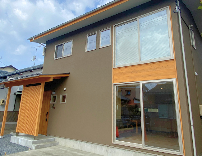 落ち着いたグレー×木目の外観が街に馴染むおうち【熊木建築事務所】手がけた家が主婦に刺さる理由!スミコの見学レポート!!