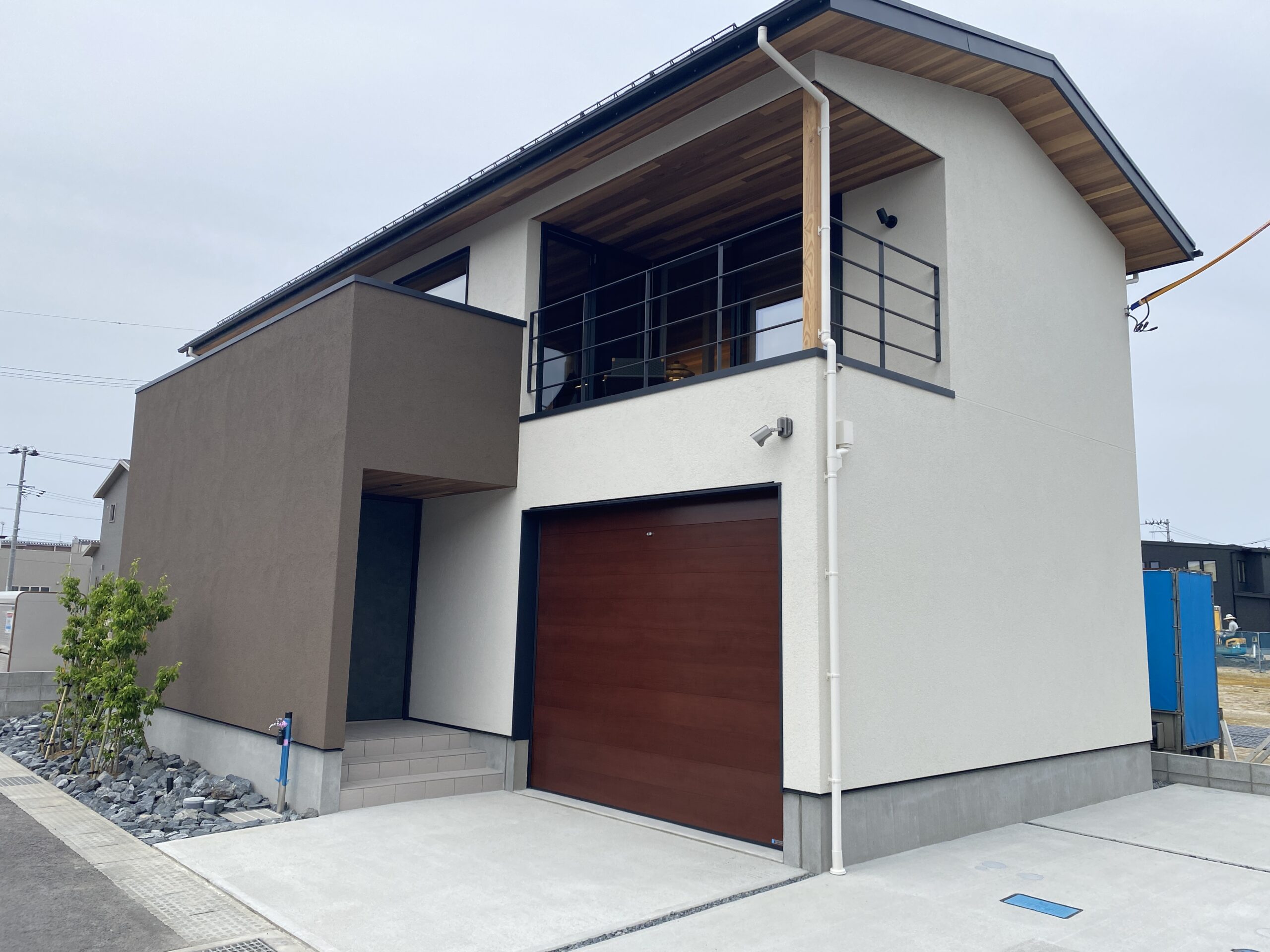小針の角地に建つインナーガレージの家【<ruby>YOUSEFUL HOUSE<rt>ユースフルハウス</rt></ruby>】レッドシダー香る2階リビングを主婦目線で内見!