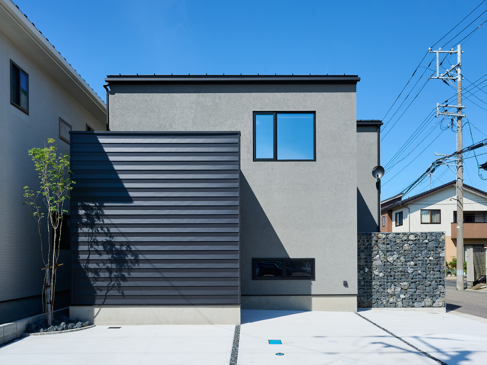 塗り壁×レンガ×天然木！新潟で楽しむ【<ruby>DAIKEN ARCHITECTS<rt>ダイケン アーキテクツ</rt></ruby>】海老ケ瀬新町モデルハウス