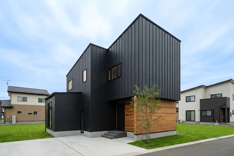 新潟市東区｜団地内でも埋もれない個性が光るブラックの家！【<ruby>DETAIL HOME<rt>ディテールホーム</rt></ruby>】完成見学会 2/21(土),22(日)